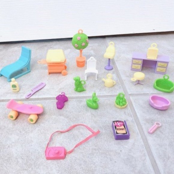 Vintage LIKE NEW Doll Accessories Furnitures - Picture 9 of 9